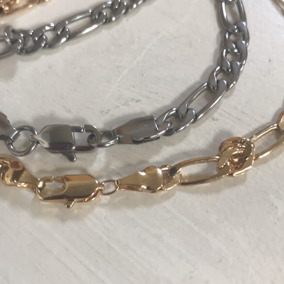 Costume Figaro chains…Silver 22”x4.5mm @.045oz., Gold 24”x4.5mm @.035 oz (171) - Picture 3 of 3